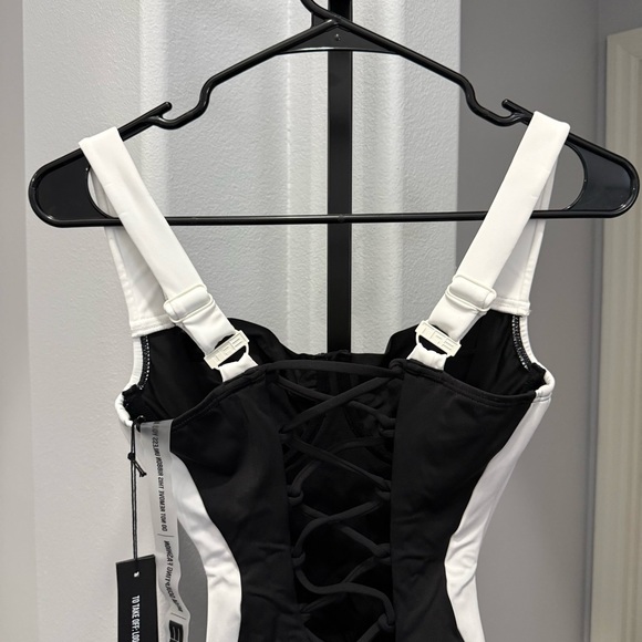 TA3 Lifty Contour Black And White One Piece Reg/Long Shapewear Swimsuit XS D/DD - Picture 10 of 14
